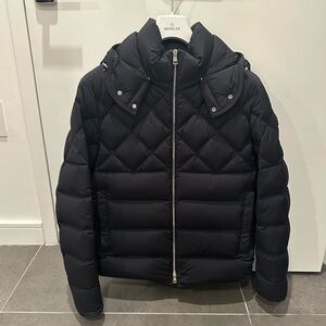 MONCLER CECAUD HOODED SHORT DOWN JACKET